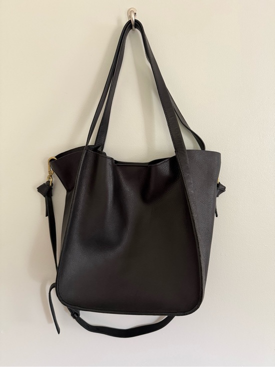 Madewell Handbags - Madewell Sleek Black Leather Shoulder Bag